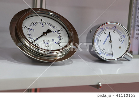 Pressure Gauges ; For air pressure checking 41110155