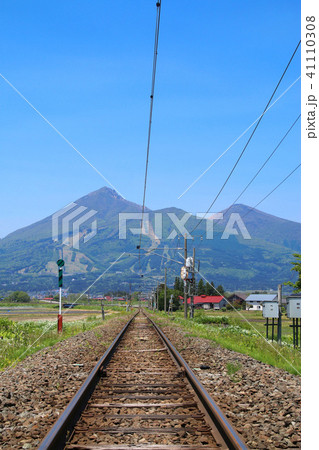 磐越西線と磐梯山（福島県・猪苗代町） 41110308