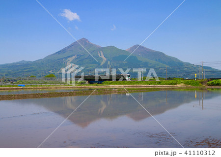 磐越西線と磐梯山（福島県・猪苗代町） 41110312
