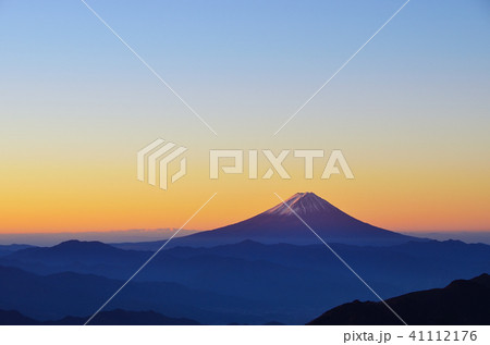 日の出直前の色に染まる富士山 日の出直前の色に染まる富士山 41112176