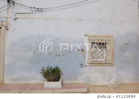 チュニジア・世界遺産チュニス旧市街の街並み 41113694