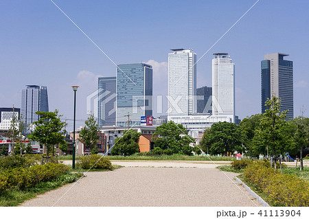 名古屋市中村区 米野公園と名古屋駅 高層ビル群の写真素材