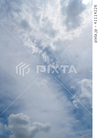 6月の空と雲（縦） 41114226