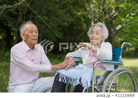 シニア夫婦　介護 41115669