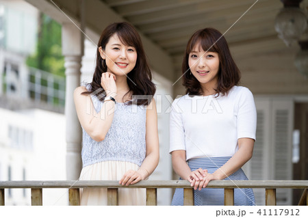 若い 女性 旅行 若い 女性 旅行 41117912