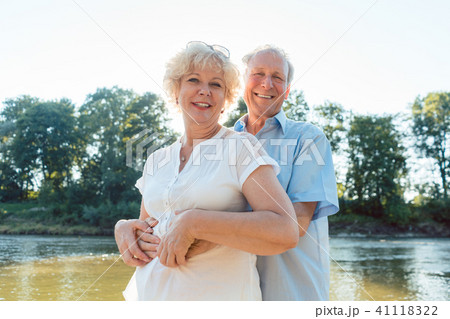 Romantic senior couple enjoying a healthy and active lifestyle 41118322