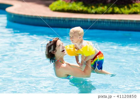 Mother and baby in swimming pool Mother and baby in swimming pool 41120850