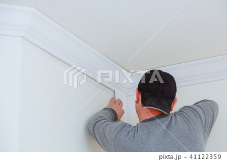 Installation of ceiling corner crown molding Installation of ceiling corner crown molding 41122359