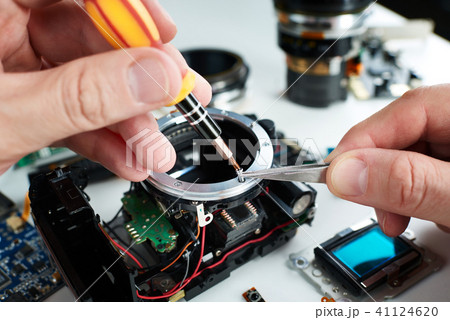 Repair broken DSLR camera in service center 41124620