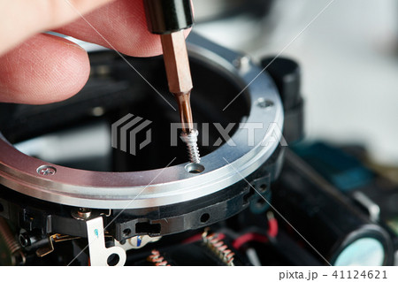 Repair broken DSLR camera in service center Repair broken DSLR camera in service center 41124621