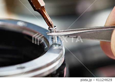 Repair broken photo camera in service 41124629