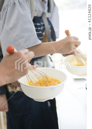 お菓子教室の先生 41124820