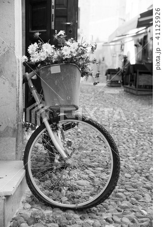 bicycle in the old town of Alghero, in Italy. 41125926