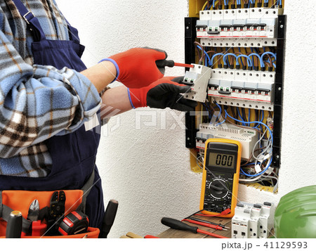 Young electrician technician at work  41129593