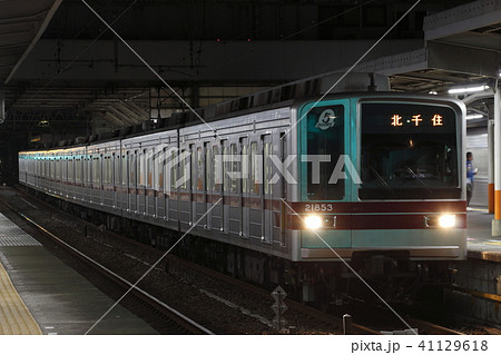 TS］東武伊勢崎線20050系（5扉車／北千住行）の写真素材 [41129618] - PIXTA