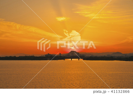 琵琶湖の日の出 41132866