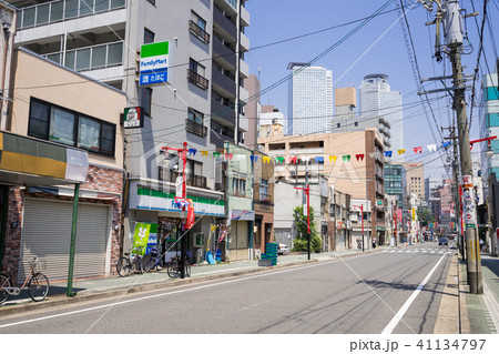 名古屋市中村区 駅西銀座 商店街 と名古屋駅前高層ビル群 名古屋市中村区 駅西銀座 商店街 と名古屋駅前高層ビル群 41134797