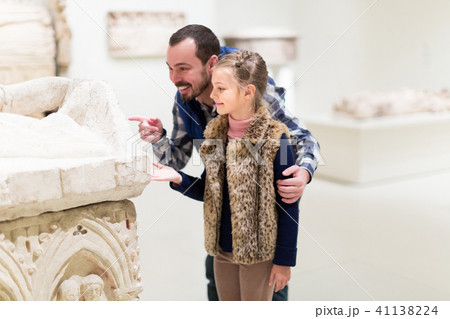 Father and small girl looking to old bas-reliefs Father and small girl looking to old bas-reliefs 41138224