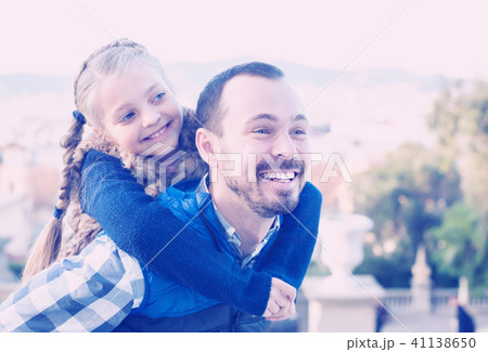 Ordinary father and daughter taking walk in city 41138650
