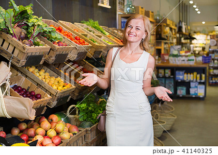 Portrait of woman buying fresh greens and fruits Portrait of woman buying fresh greens and fruits 41140325