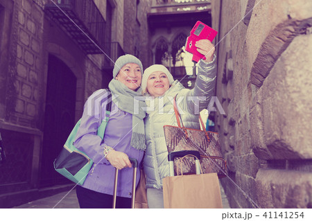 Elderly women tourists making selfie with phone Elderly women tourists making selfie with phone 41141254