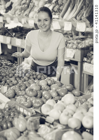 Salesgirl welcoming to vegetable store Salesgirl welcoming to vegetable store 41141310