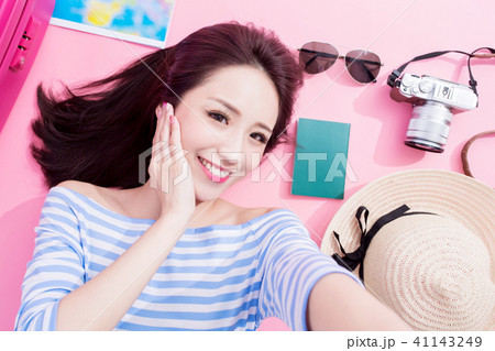 woman selfie happily on floor 41143249