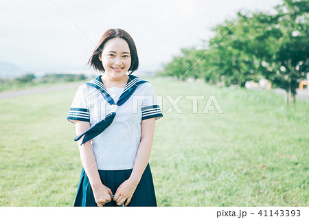 笑顔のかわいい女子高生 の写真素材