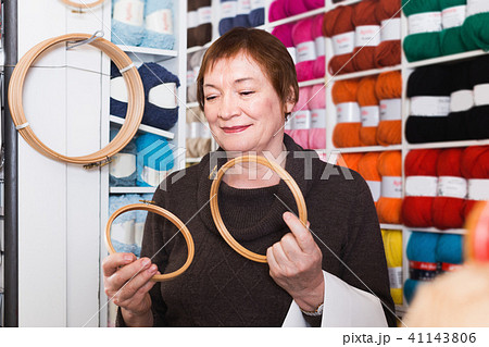 Senior female choosing embroidery hoops Senior female choosing embroidery hoops 41143806