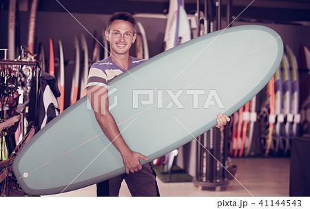 Portrait of ordinary man with surfboard 41144543