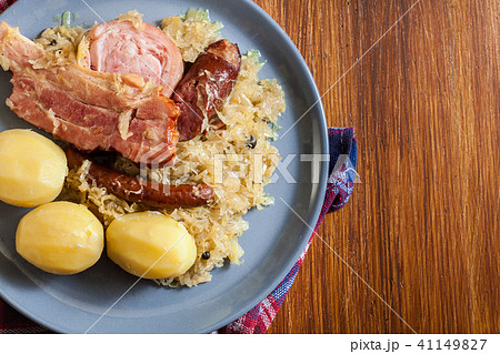 Choucroute garnie. Alsatian sauerkraut 41149827