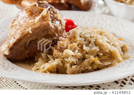 Pork knuckle with fried sauerkraut and tomatoes 41149852