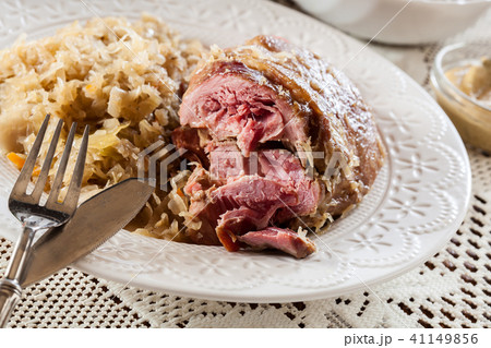 Pork knuckle with fried sauerkraut Pork knuckle with fried sauerkraut 41149856