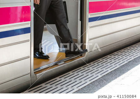 電車 足元 パーツ 撮影協力・京王電鉄株式会 電車 足元 パーツ 撮影協力・京王電鉄株式会 41150084