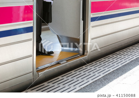 電車 足元 パーツ 撮影協力・京王電鉄株式会 電車 足元 パーツ 撮影協力・京王電鉄株式会 41150088