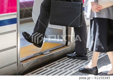 電車　足元　パーツ　撮影協力・京王電鉄株式会 41150385