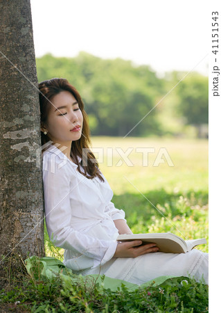Taking a rest below tree with a sunny day Taking a rest below tree with a sunny day 41151543