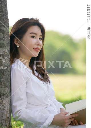 Taking a rest below tree with a sunny day Taking a rest below tree with a sunny day 41151557