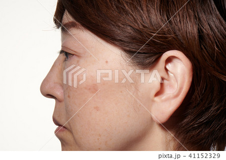 40代女性横顔の写真素材 [41152329] - PIXTA
