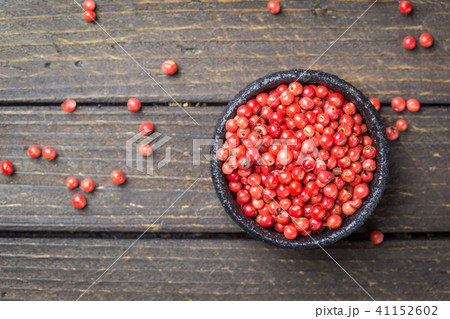 Close up of pepper corns 41152602