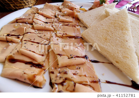 slice raw foie gras with sea salt 41152781