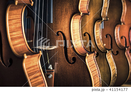 複数のバイオリン 複数のバイオリン 41154177