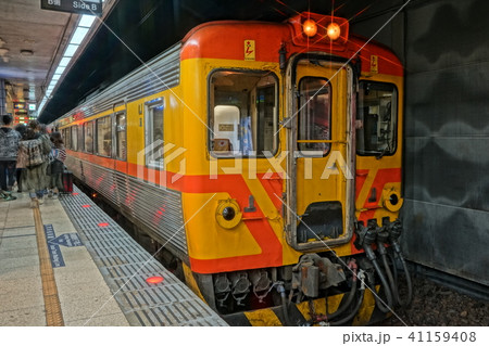 台北駅地下構内 - 台湾鉄道車両と駅の風景 41159408