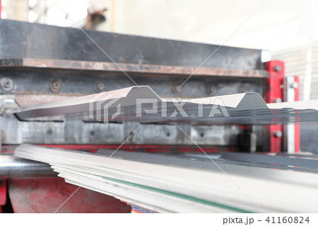 metal sheet roof rolled from rolling machine 41160824