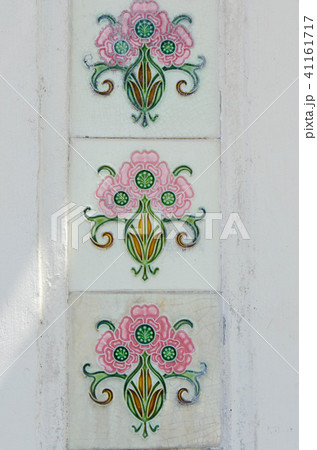 プラナカン建築　花模様のレリーフ（シンガポール） 41161717