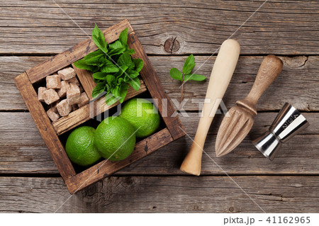 Mojito cocktail ingredients box 41162965