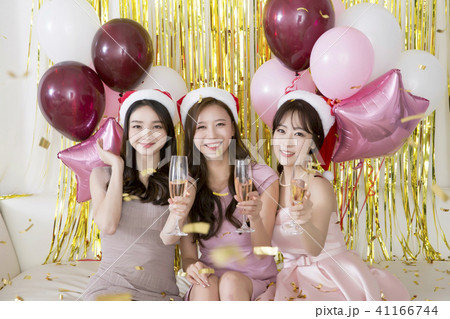x-mas, new year party concept photo. holding balloons, happy friends having fun together. 069 x-mas, new year party concept photo. holding balloons, happy friends having fun together. 069 41166744