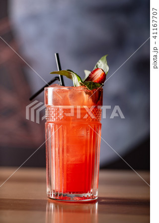 cocktail in the bar 41167707