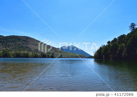 春の湯ノ湖の情景 春の湯ノ湖の情景 41172066