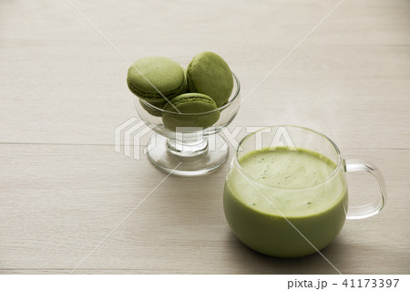 抹茶ラテと抹茶マカロン 41173397